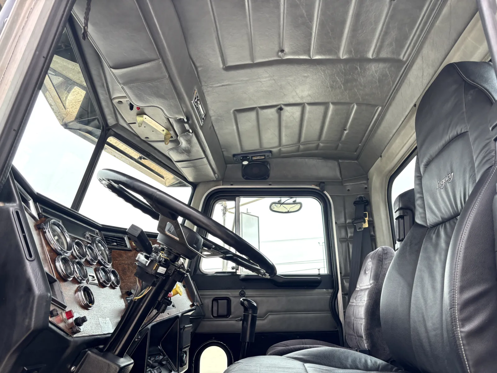 2000 Peterbilt - image 14