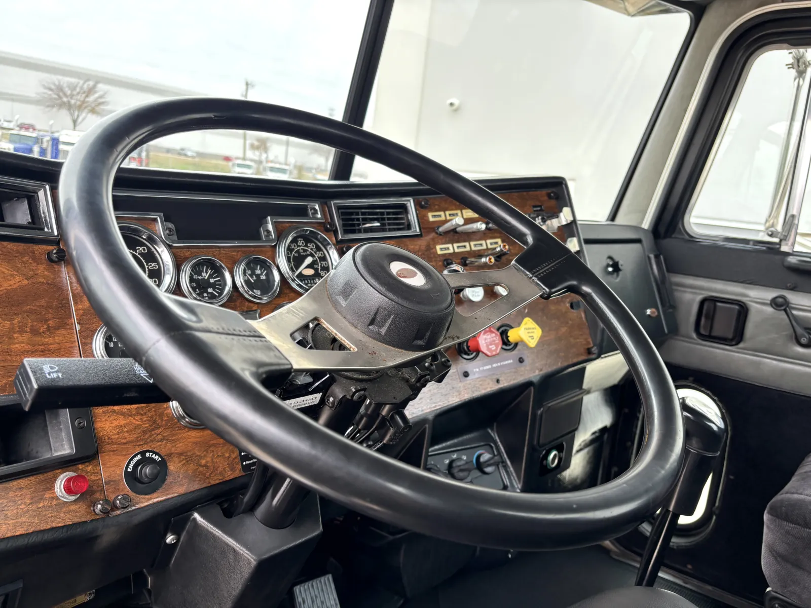 2000 Peterbilt - image 15