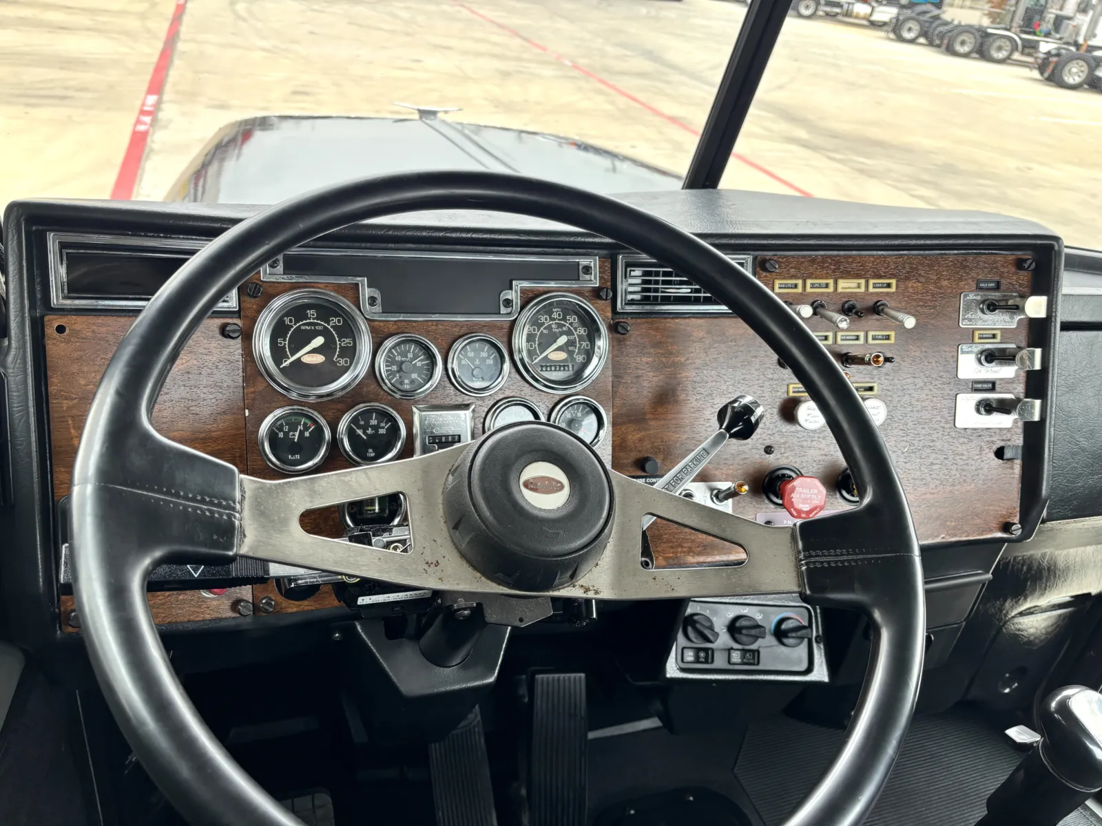 2000 Peterbilt - image 16