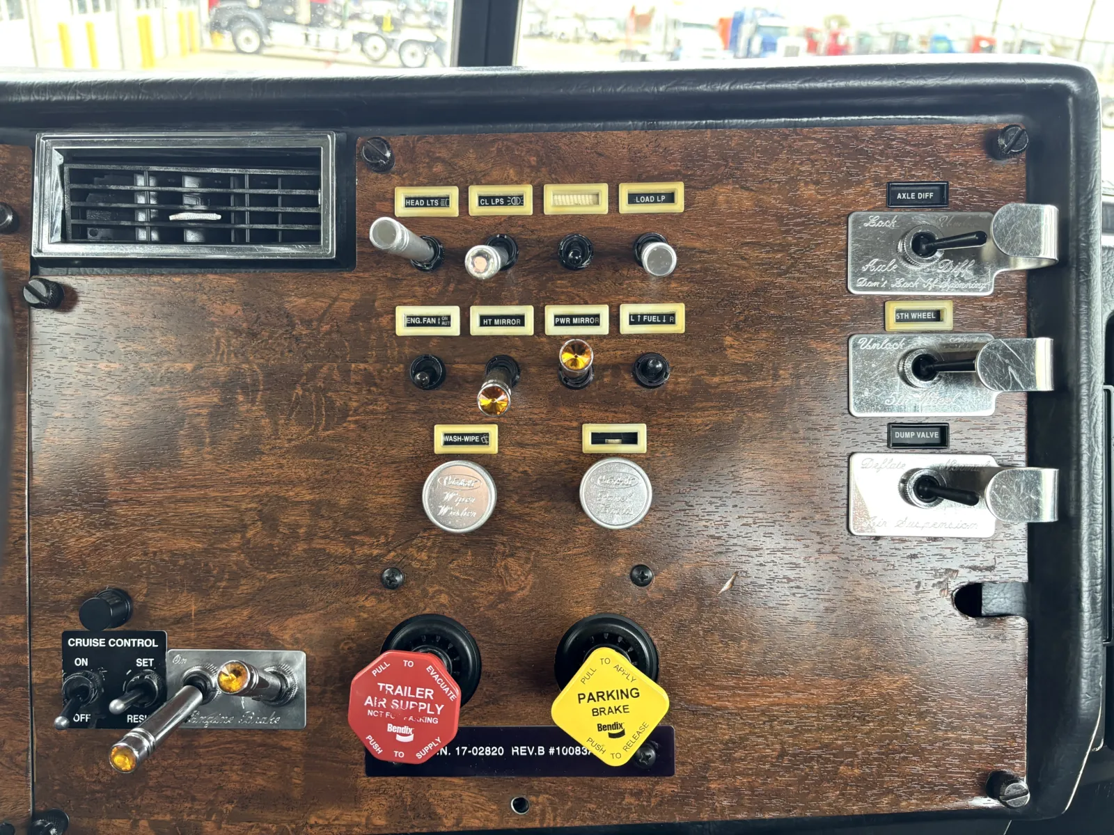 2000 Peterbilt - image 18