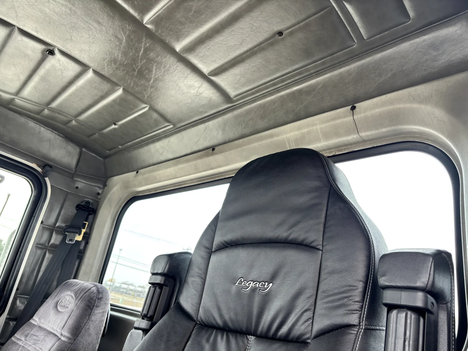 2000 Peterbilt - image 20