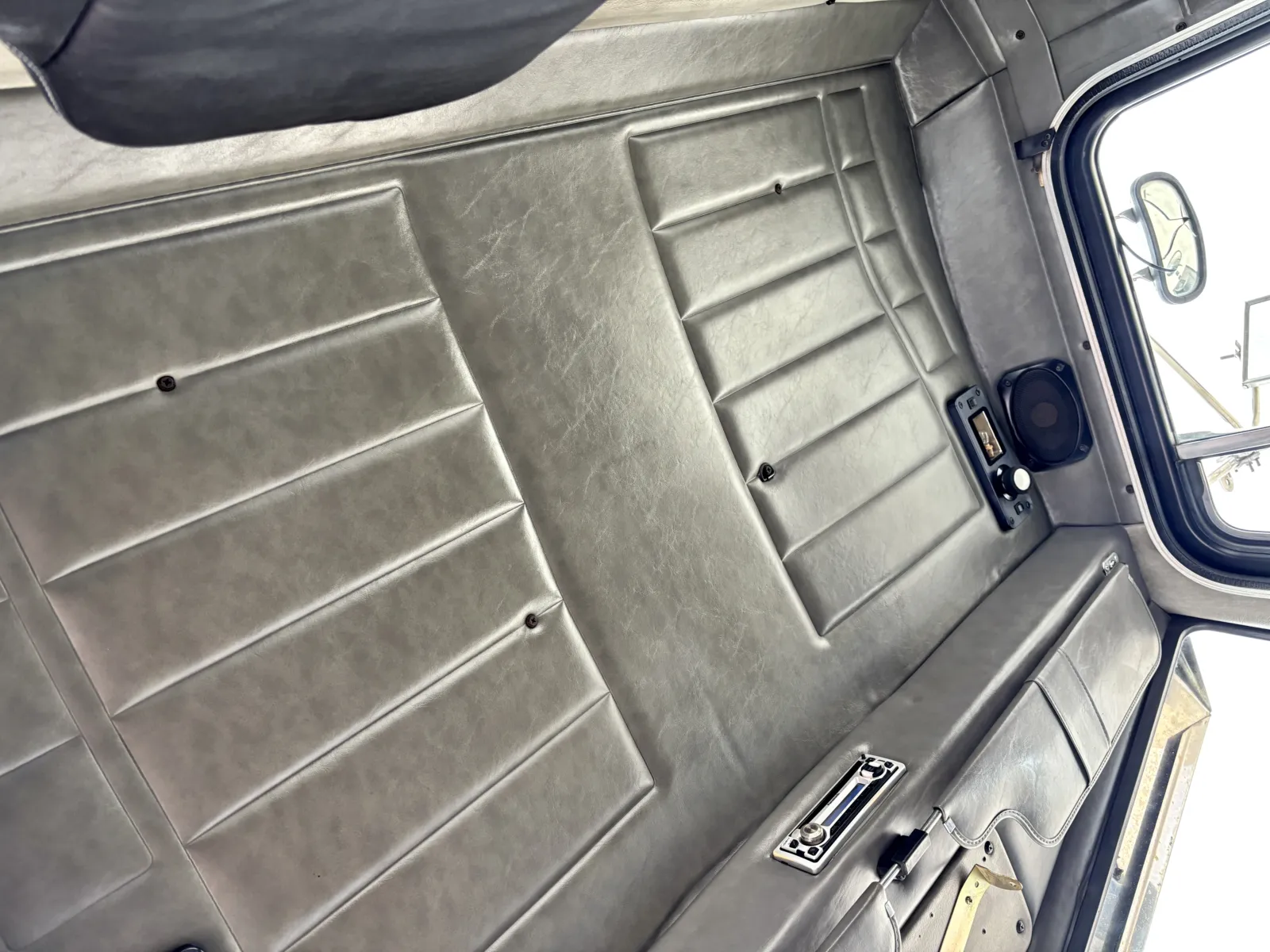 2000 Peterbilt - image 21