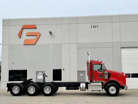 Another view of 2020 KENWORTH T800 for sale in Hutchins, TX at Forge Truck Centers - Texas