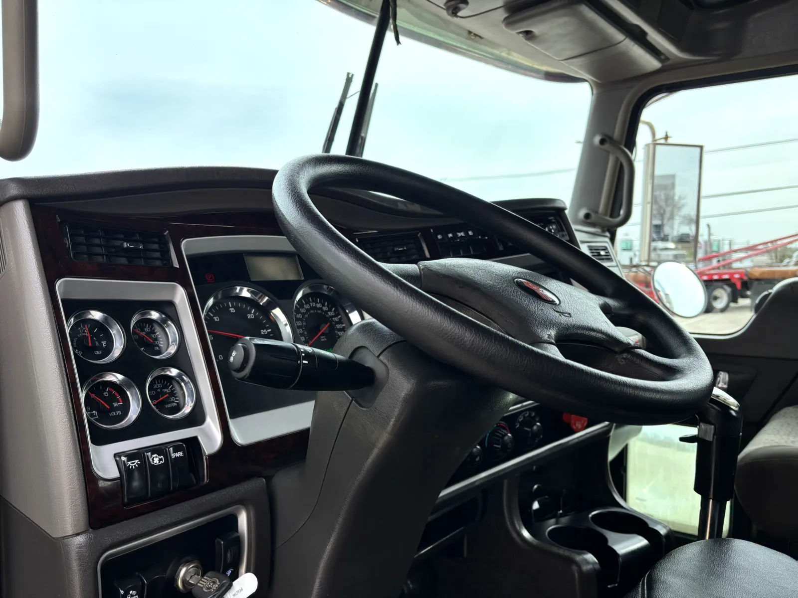 2020 Kenworth T800 - image 15