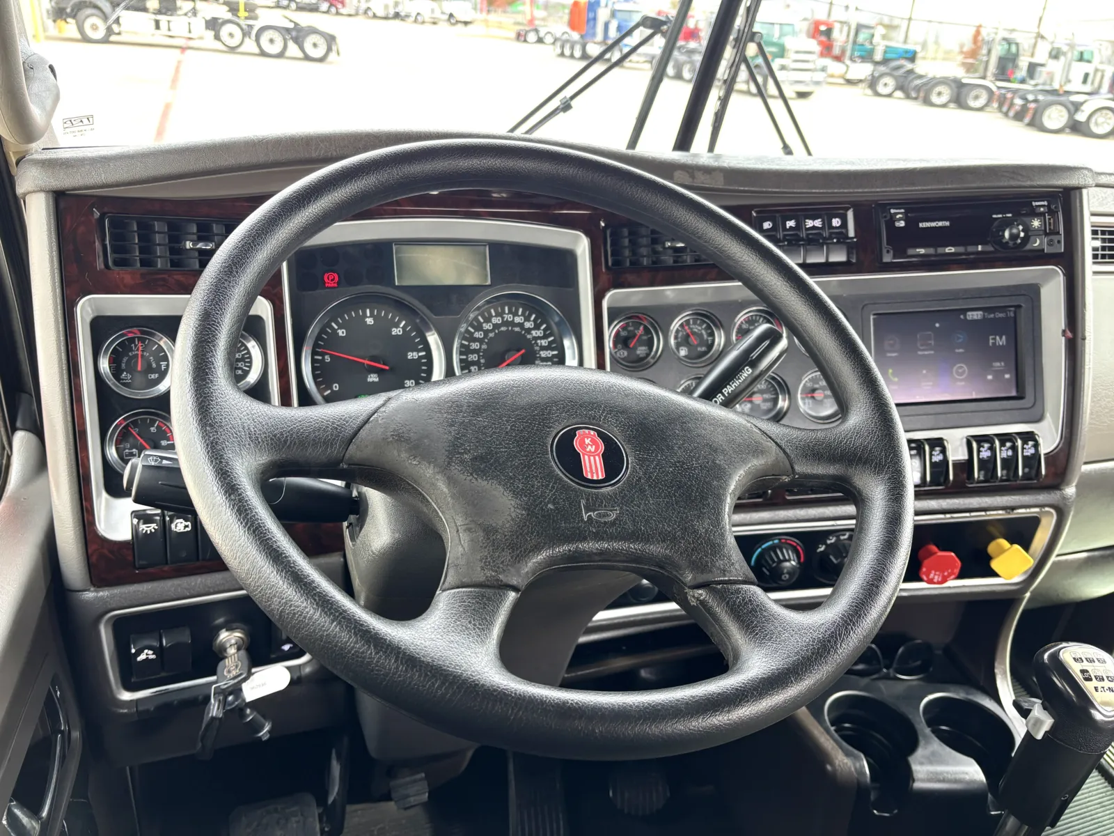 2020 Kenworth T800 - image 16