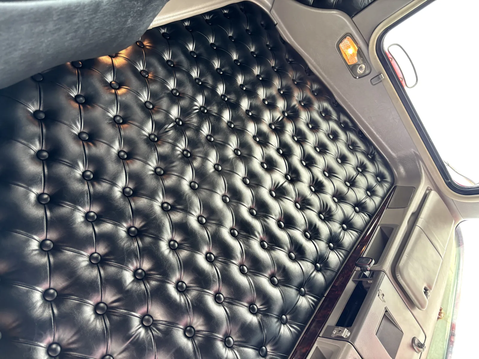 2020 Kenworth T800 - image 21