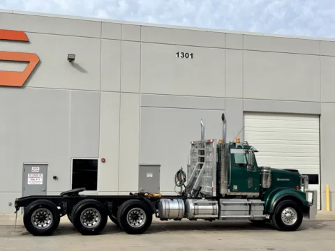 More photos of 2022 WESTERN STAR 4900 at Forge Truck Centers - Texas, TX