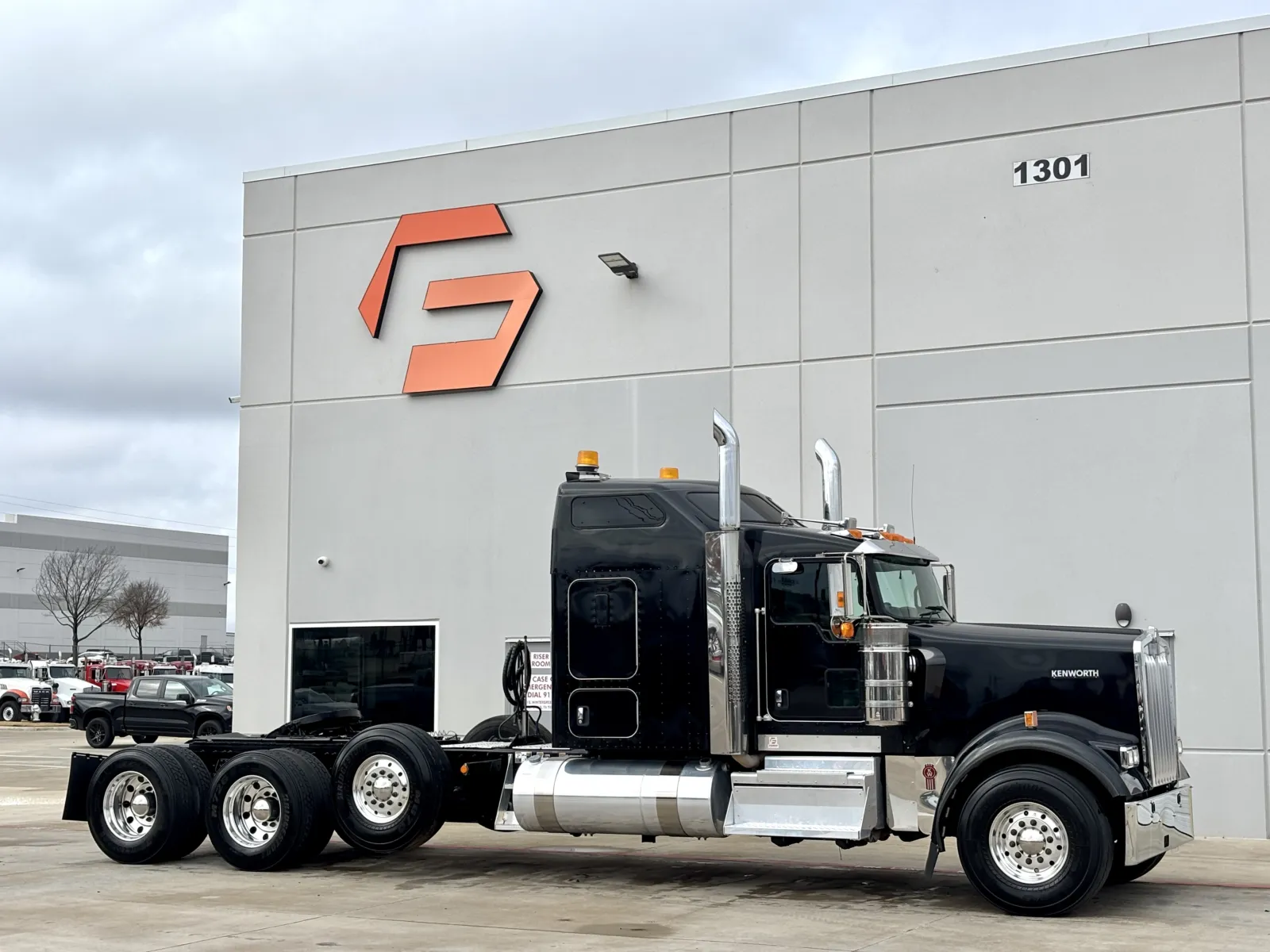 2022 KENWORTH W900 for sale in Hutchins, TX