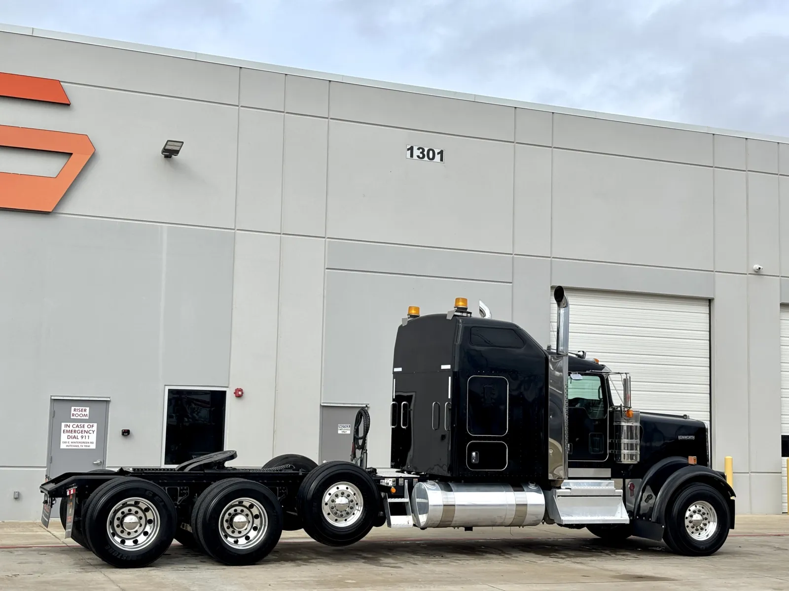 2022 Kenworth W900 - image 5