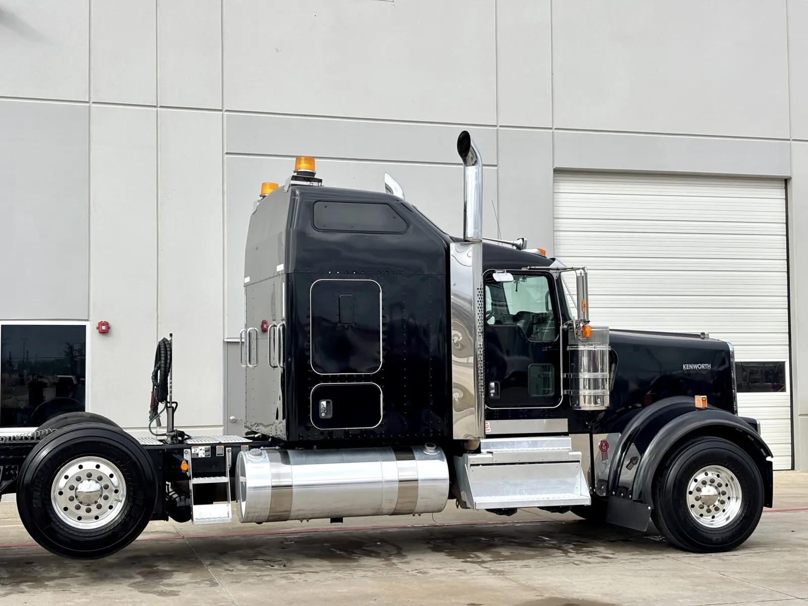 2022 Kenworth W900 - image 7
