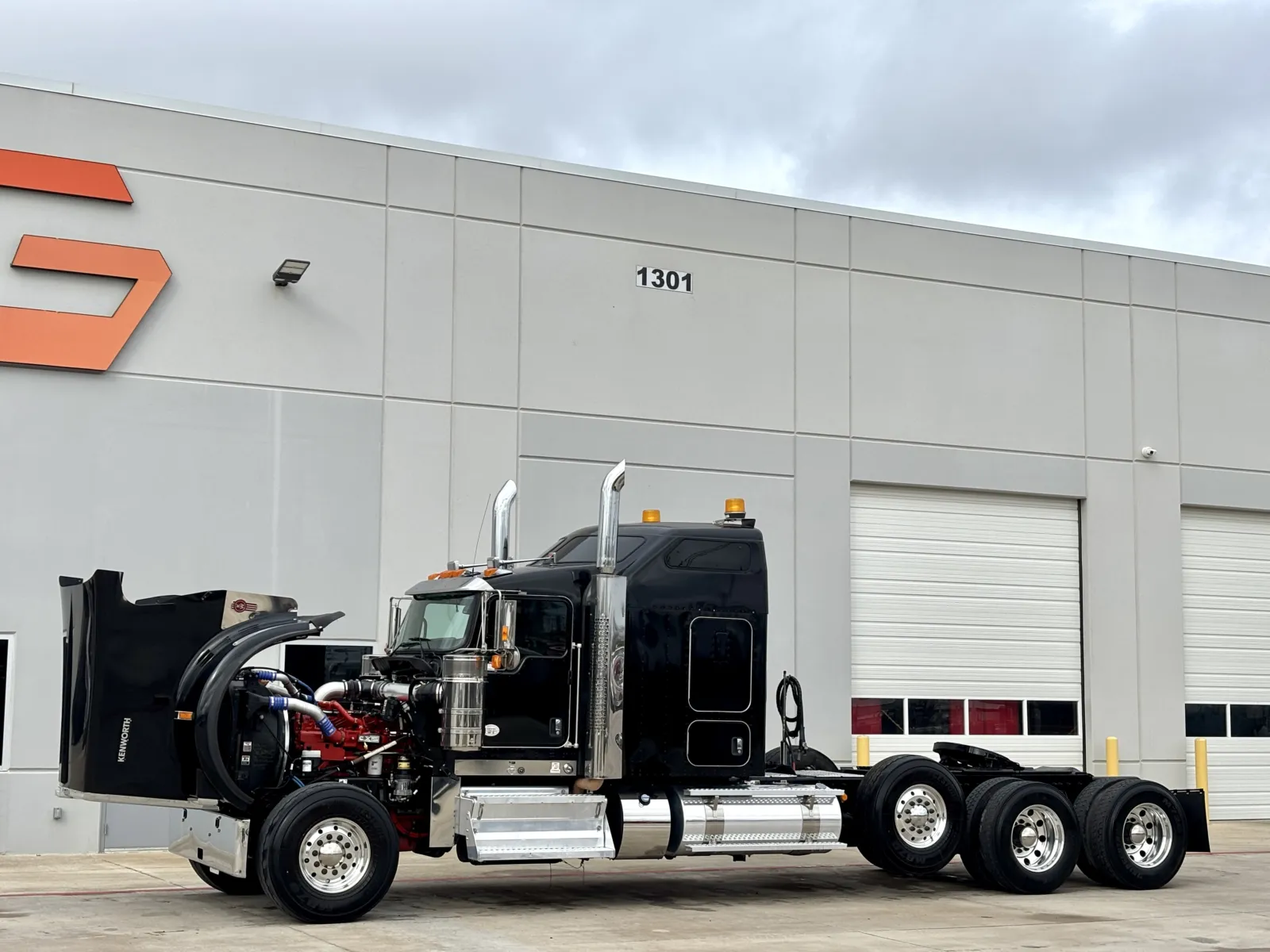 2022 Kenworth W900 - image 10