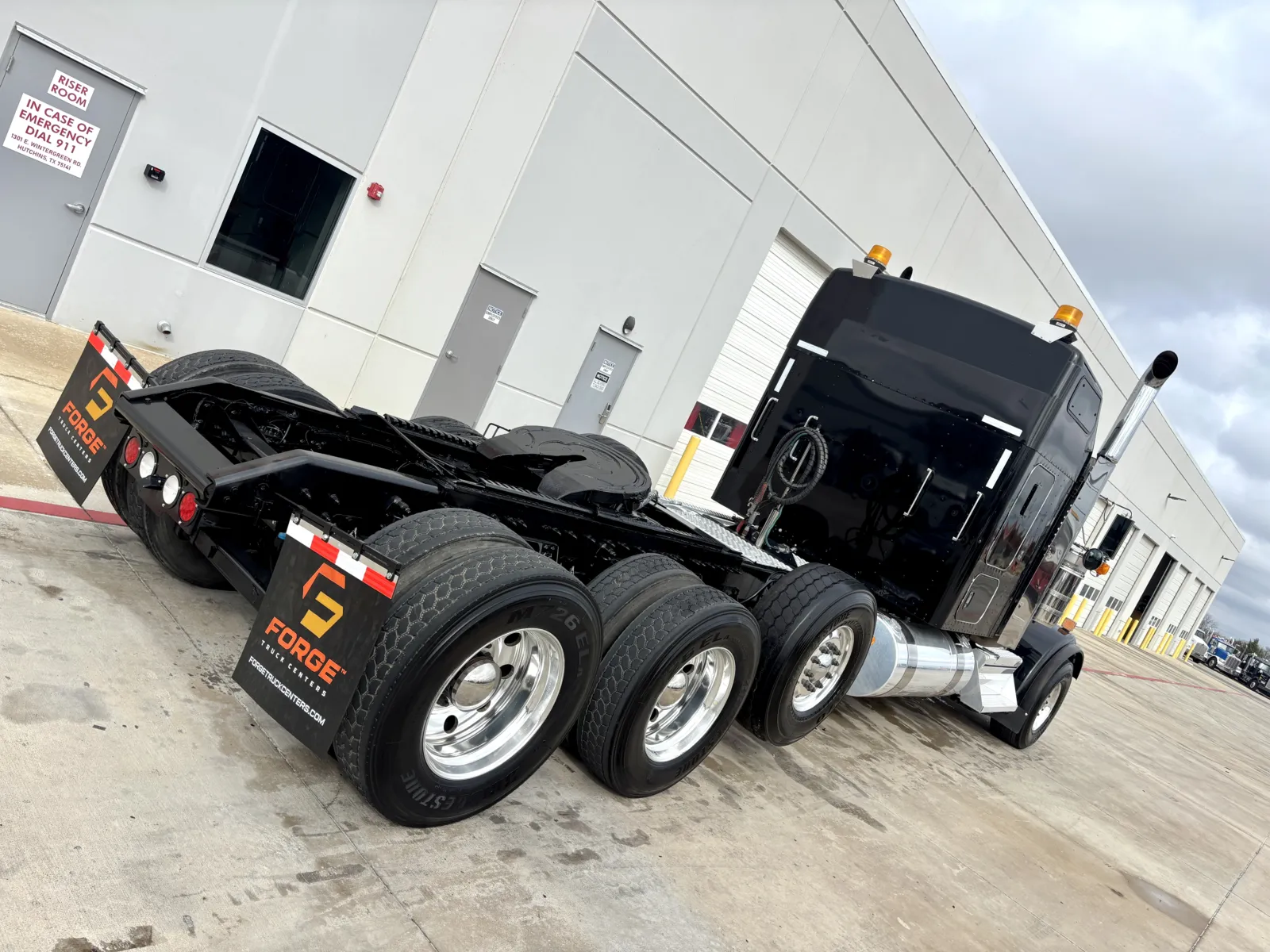 2022 Kenworth W900 - image 11