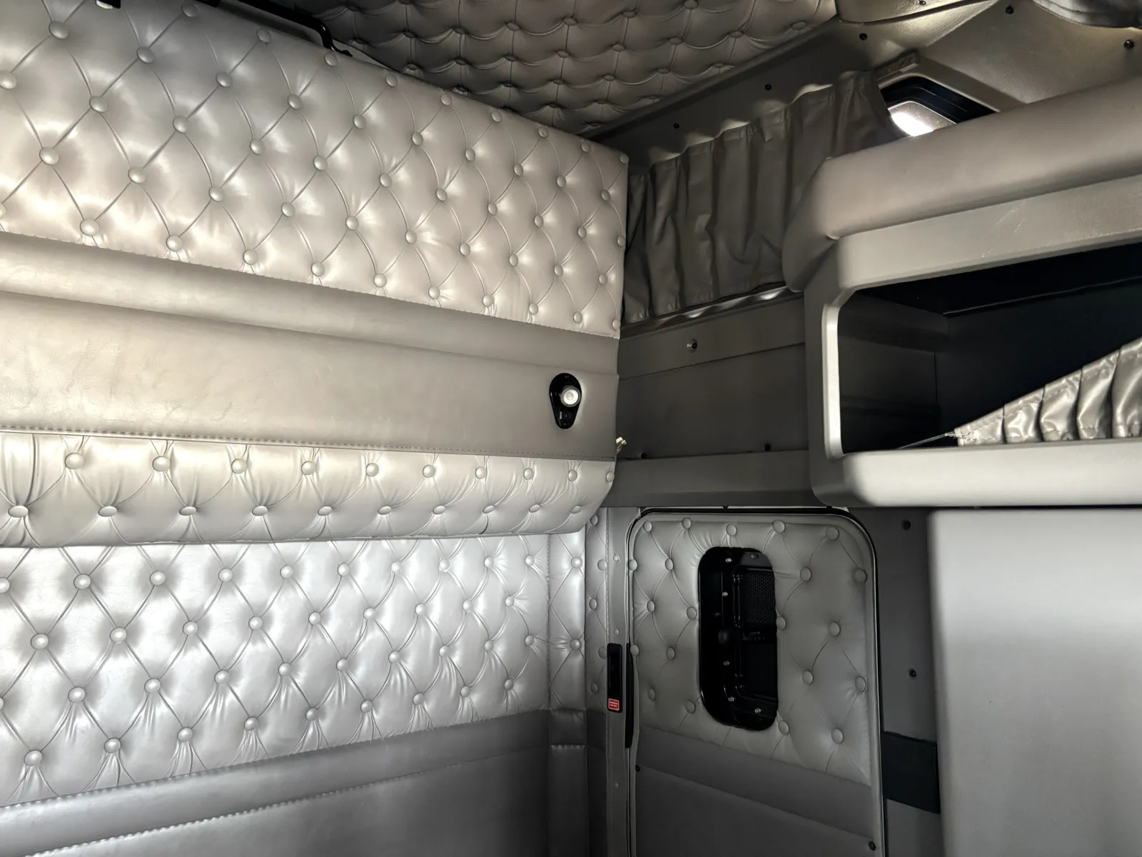 2022 Kenworth W900 - image 24