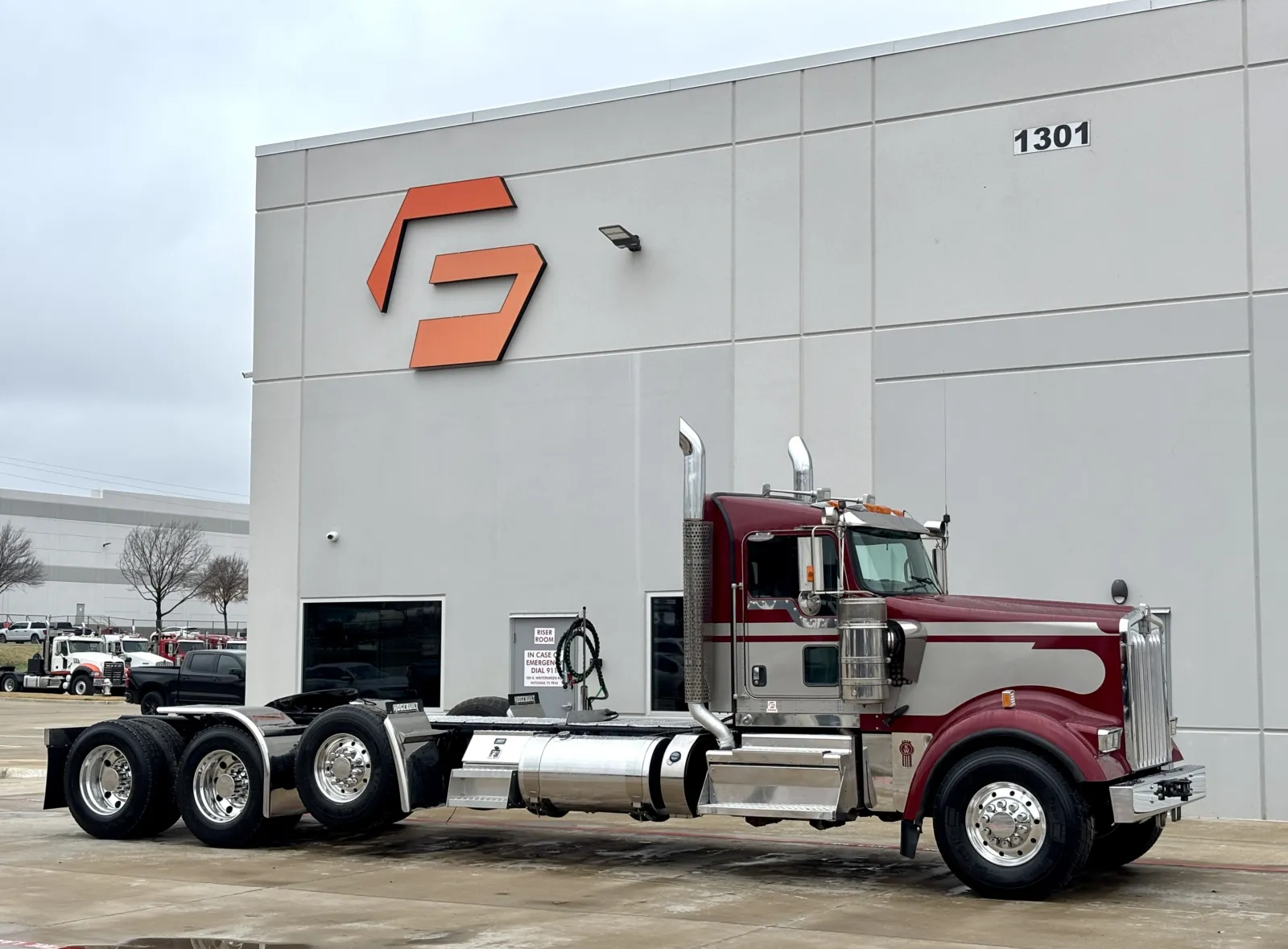 2018 Kenworth W900 - image 1