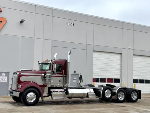 Photos of 2018 KENWORTH W900 for sale in Hutchins, TX at Forge Truck Centers - Texas