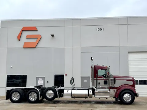 Another view of 2018 KENWORTH W900 for sale in Hutchins, TX at Forge Truck Centers - Texas