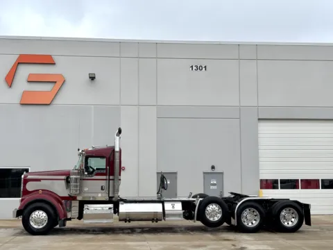 More photos of 2018 KENWORTH W900 at Forge Truck Centers - Texas, TX