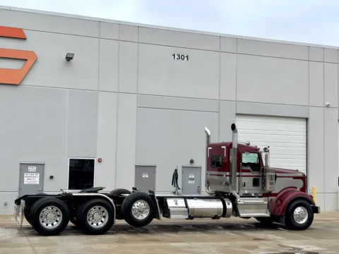 More photos of 2018 KENWORTH W900 at Forge Truck Centers - Texas, TX