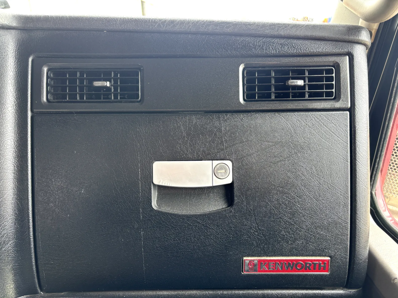 2018 Kenworth W900 - image 19