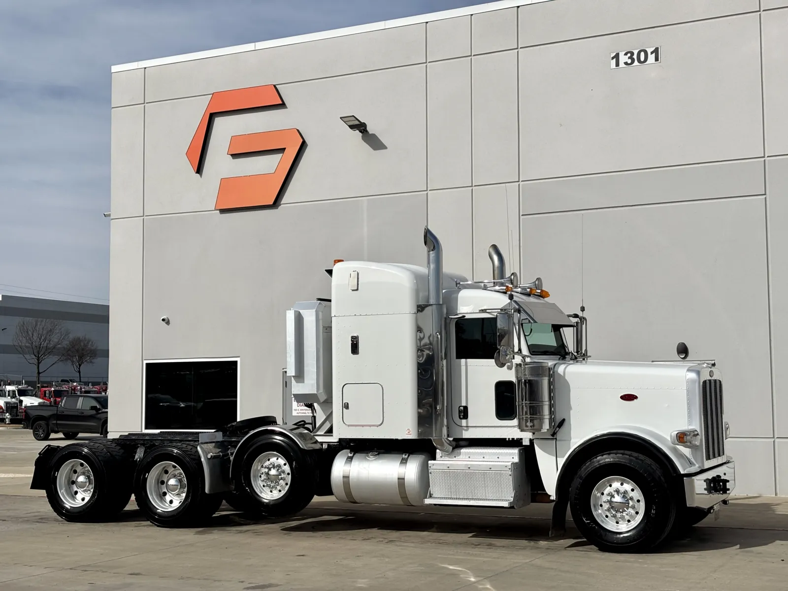 2017 Peterbilt 389 - image 1