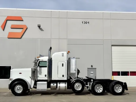 More photos of 2017 PETERBILT 389 at Forge Truck Centers - Texas, TX