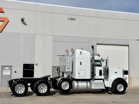 More photos of 2017 PETERBILT 389 at Forge Truck Centers - Texas, TX
