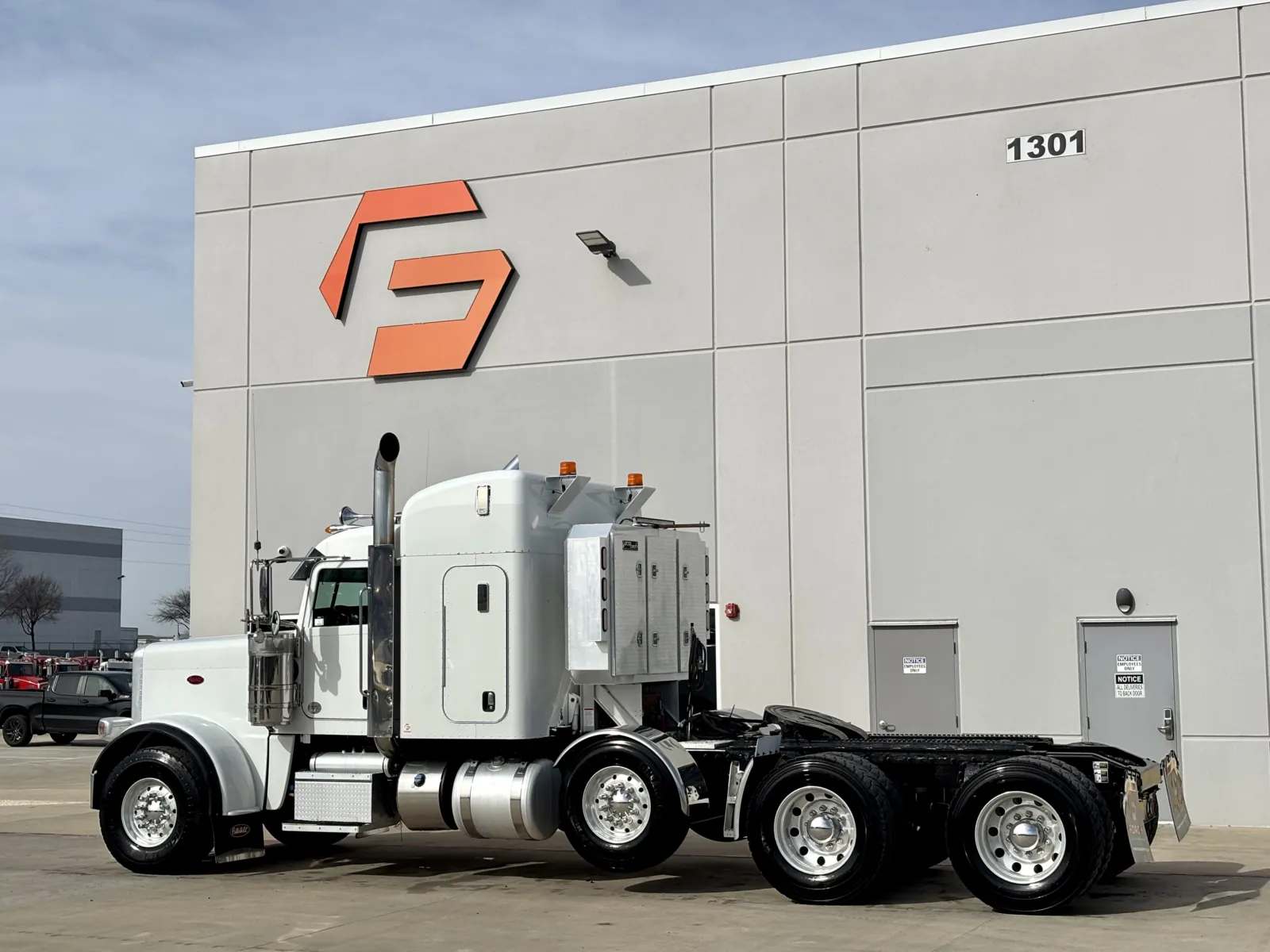 2017 Peterbilt 389 - image 6