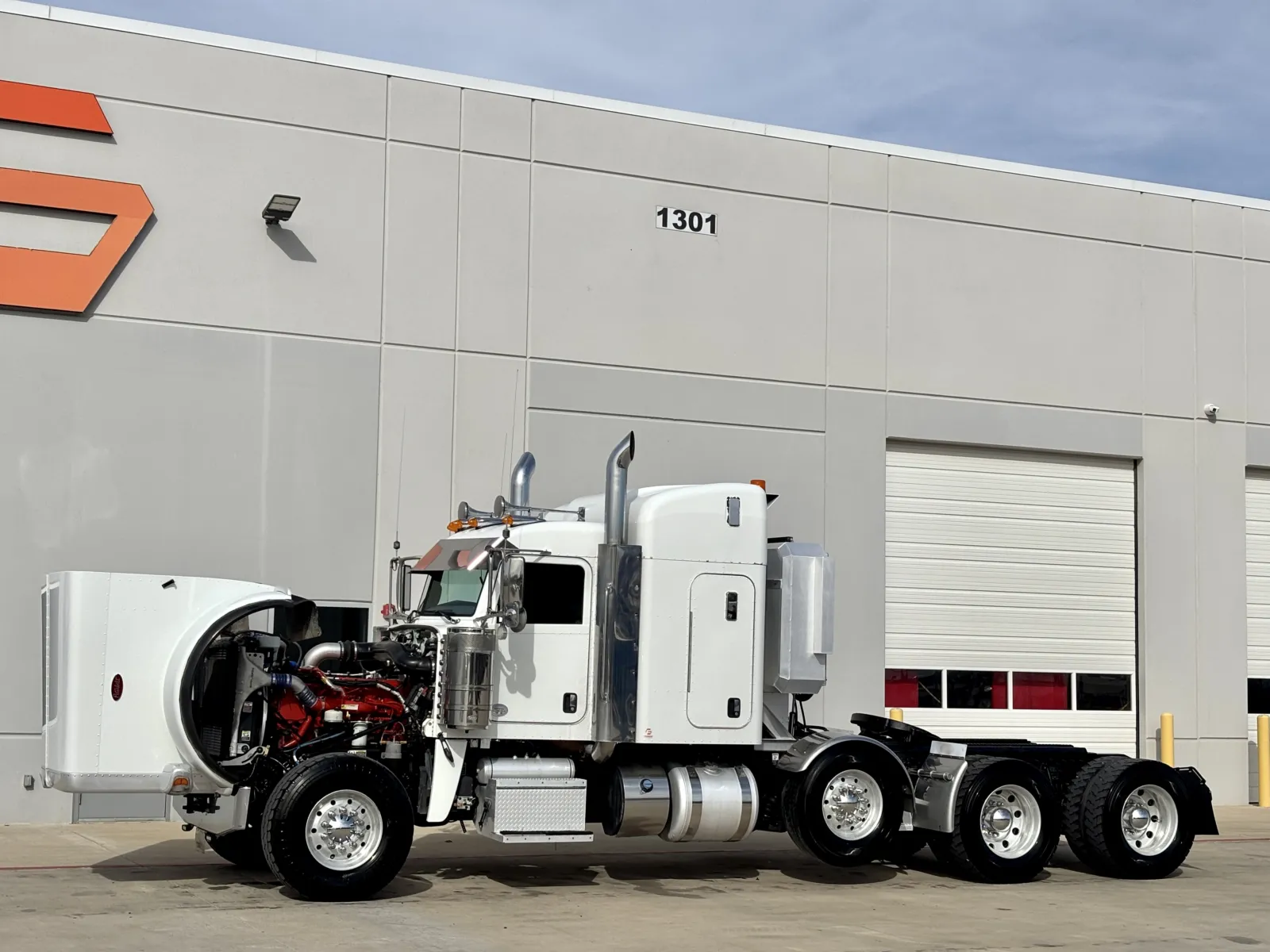 2017 Peterbilt 389 - image 10