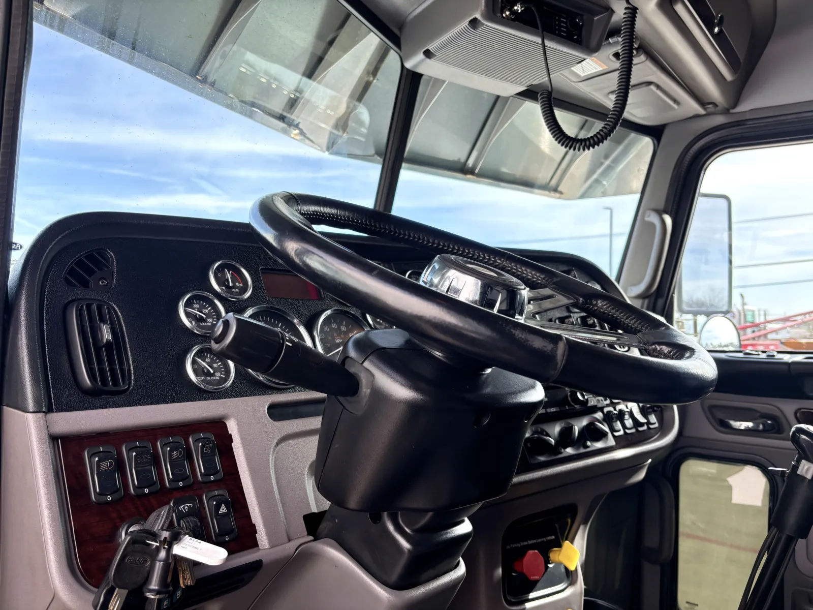 2017 Peterbilt 389 - image 15