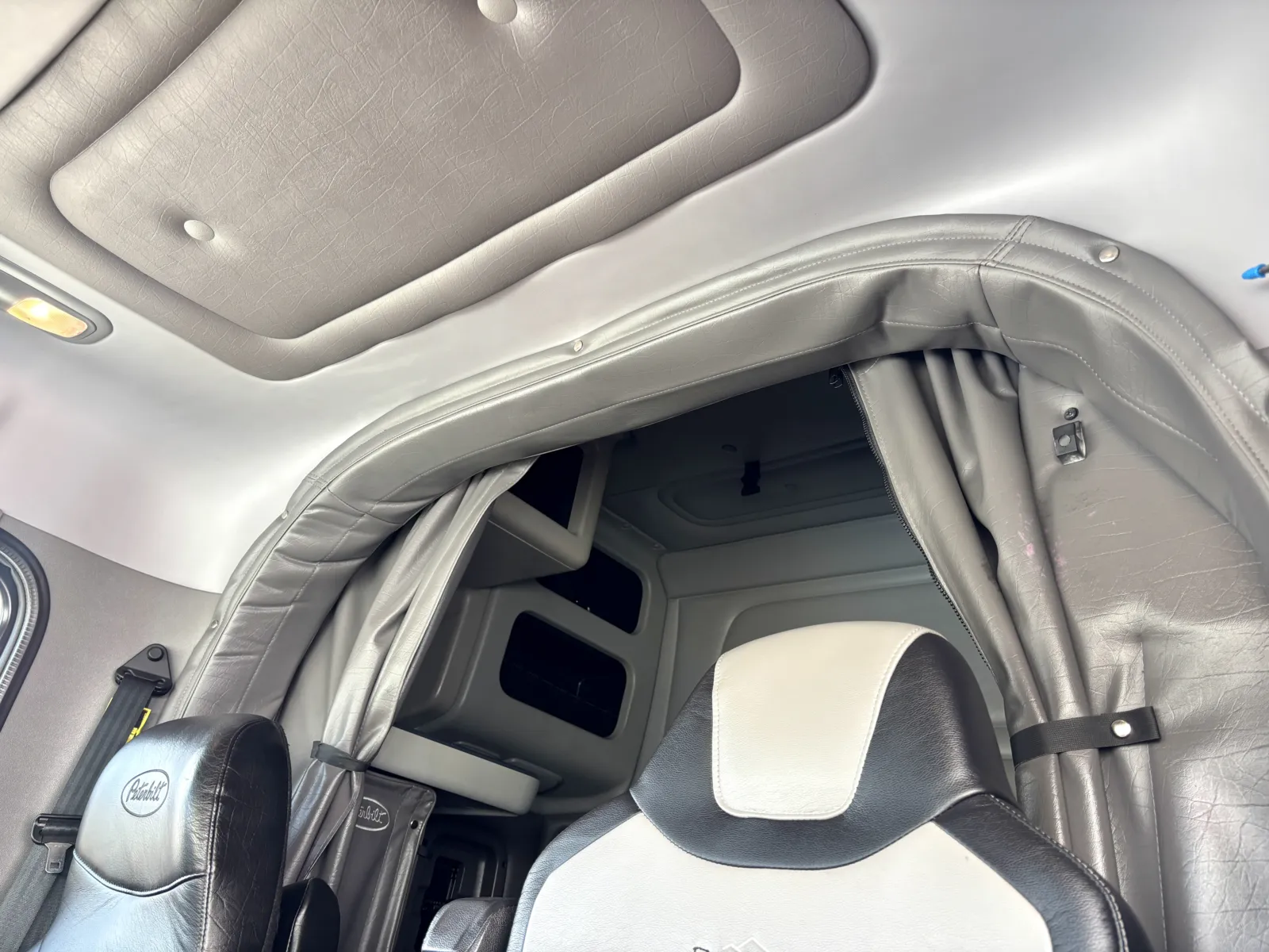 2017 Peterbilt 389 - image 20