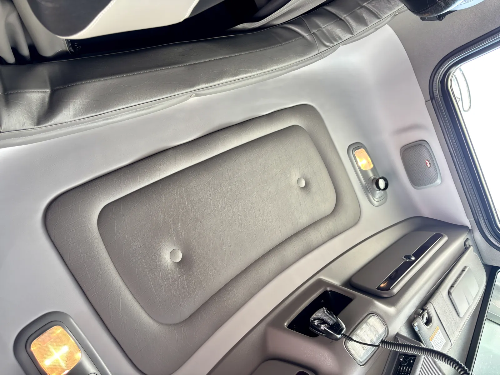 2017 Peterbilt 389 - image 21