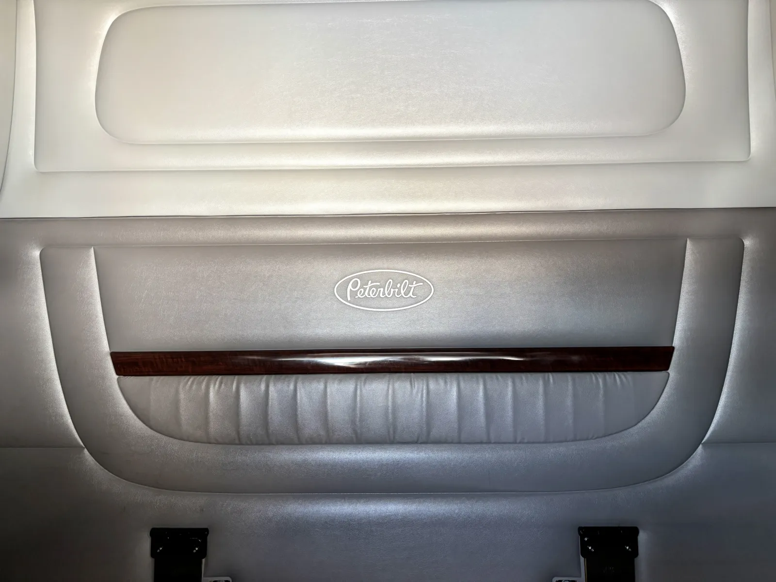 2017 Peterbilt 389 - image 23