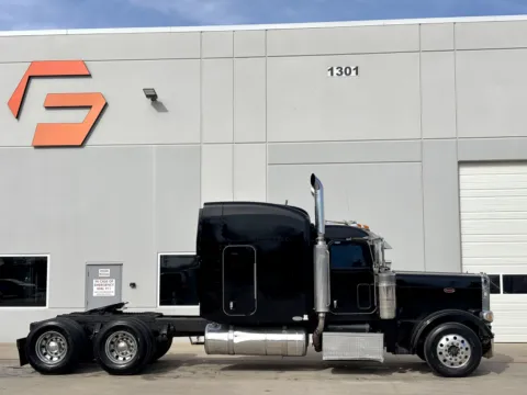 Another view of 2006 PETERBILT 379 for sale in Hutchins, TX at Forge Truck Centers - Texas
