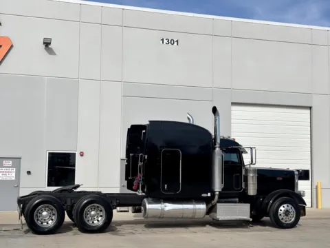 More photos of 2006 PETERBILT 379 at Forge Truck Centers - Texas, TX