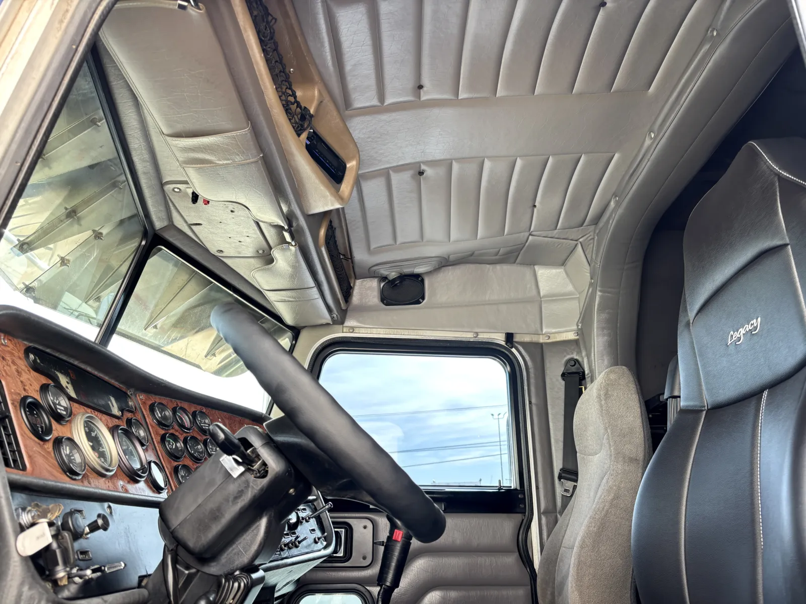 2006 Peterbilt - image 14