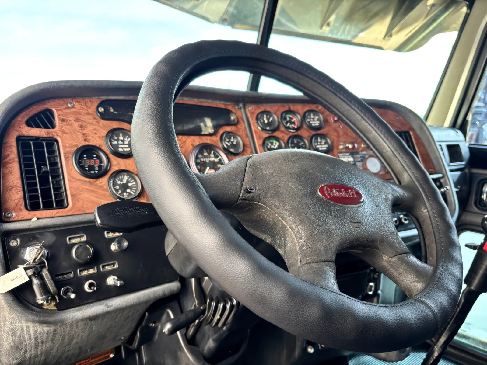 2006 Peterbilt - image 15