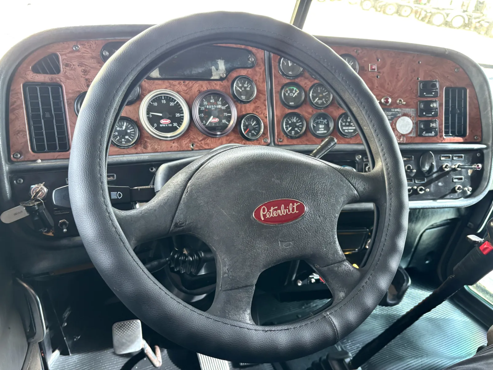 2006 Peterbilt - image 16