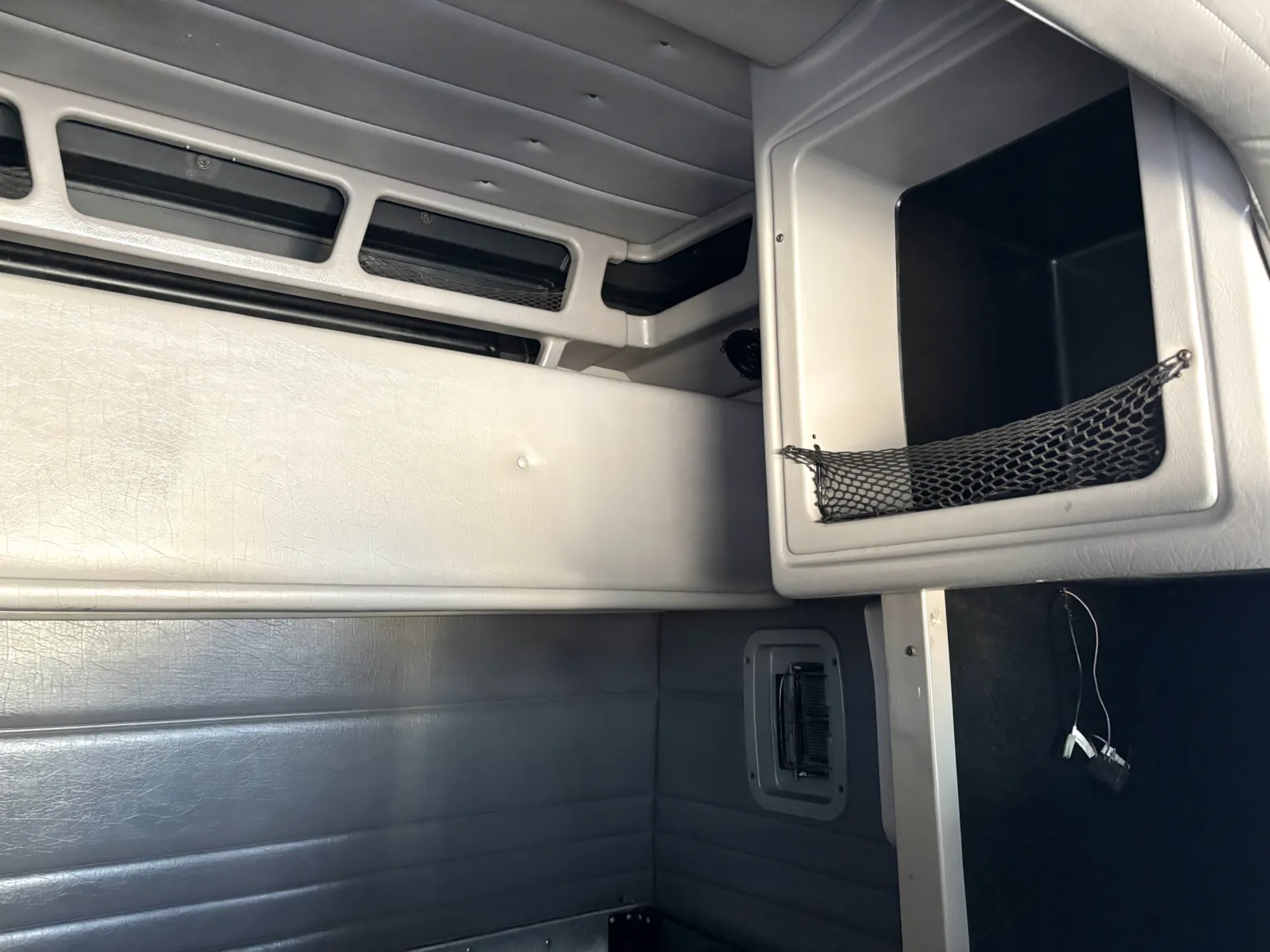 2006 Peterbilt - image 21