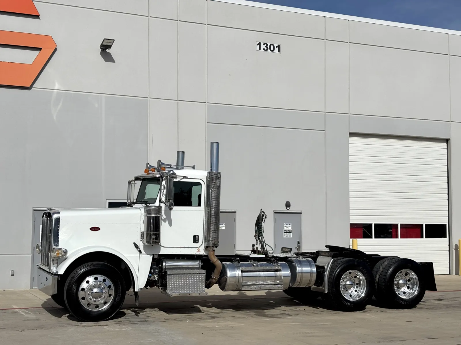 2008 Peterbilt - image 2