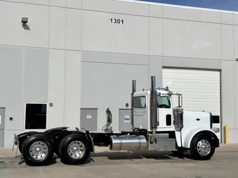 More photos of 2008 PETERBILT 388 at Forge Truck Centers - Texas, TX