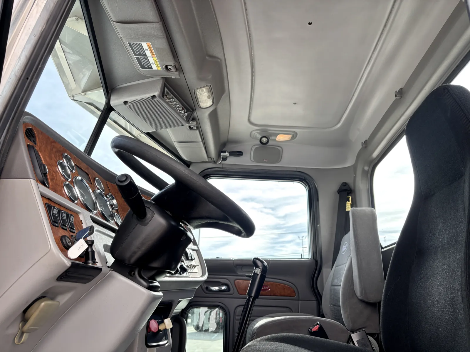 2008 Peterbilt - image 14