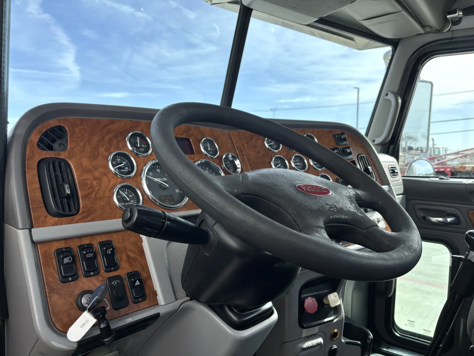 2008 Peterbilt - image 15