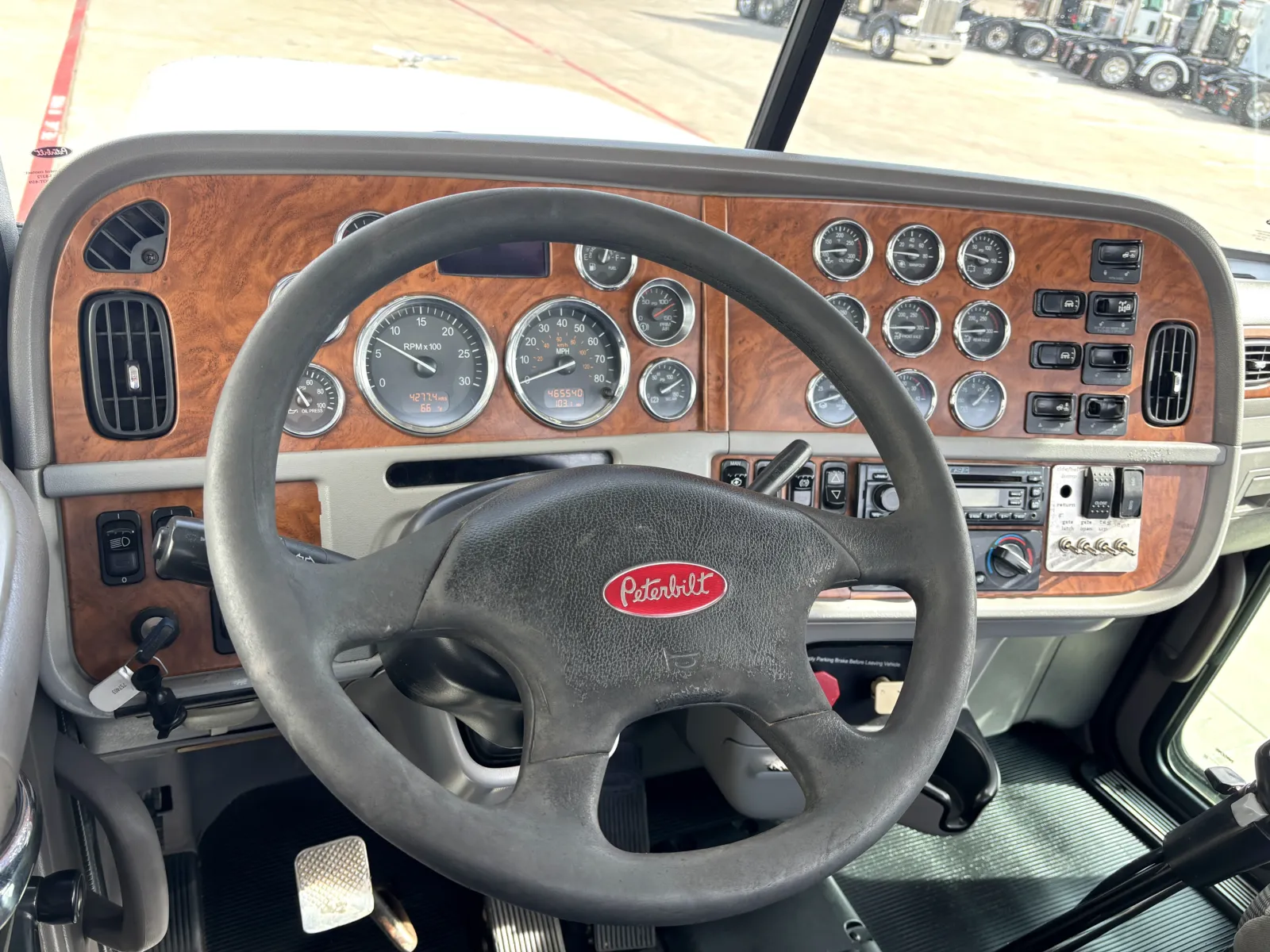 2008 Peterbilt - image 16