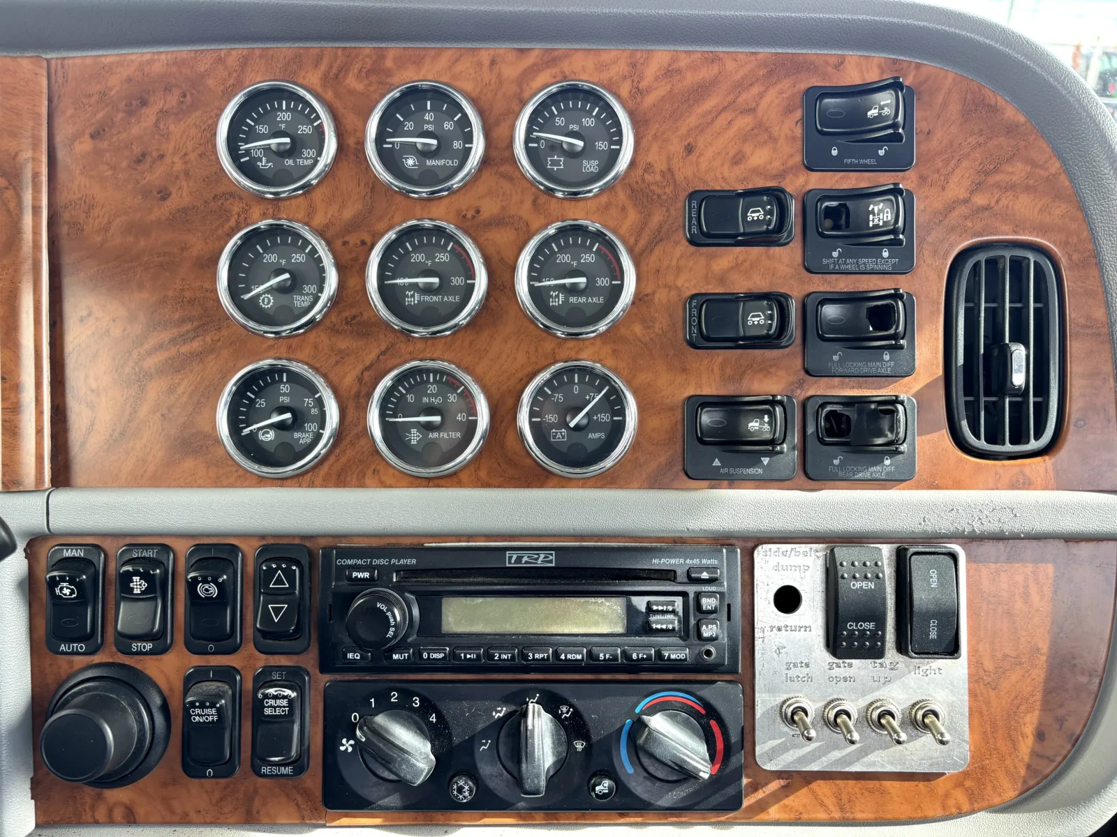 2008 Peterbilt - image 18