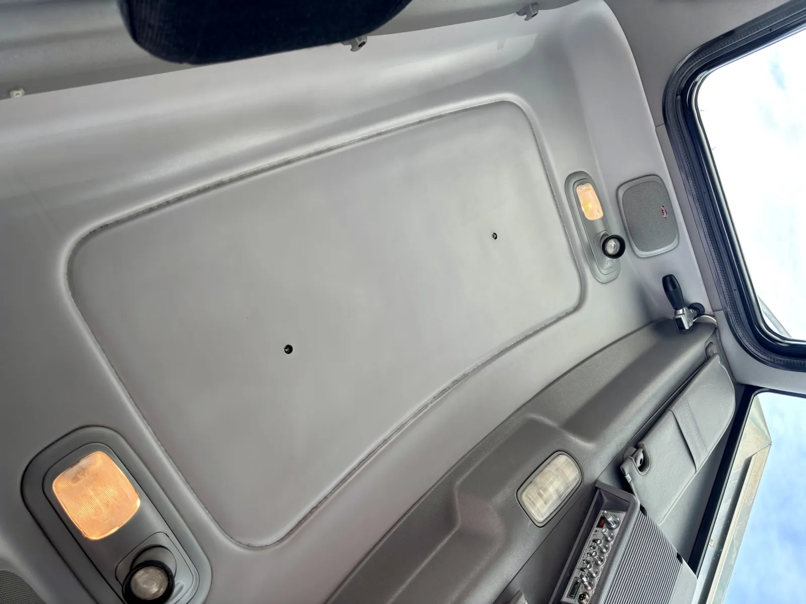 2008 Peterbilt - image 21