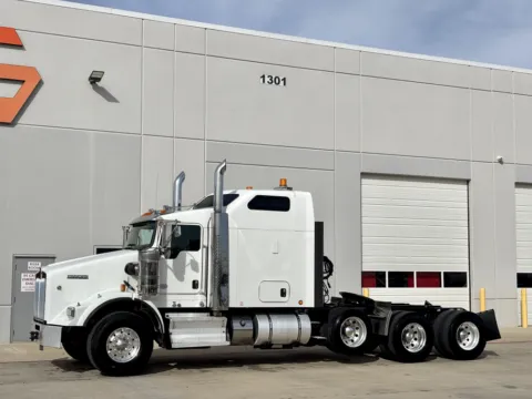 Photos of 2020 KENWORTH T800 for sale in Hutchins, TX at Forge Truck Centers - Texas