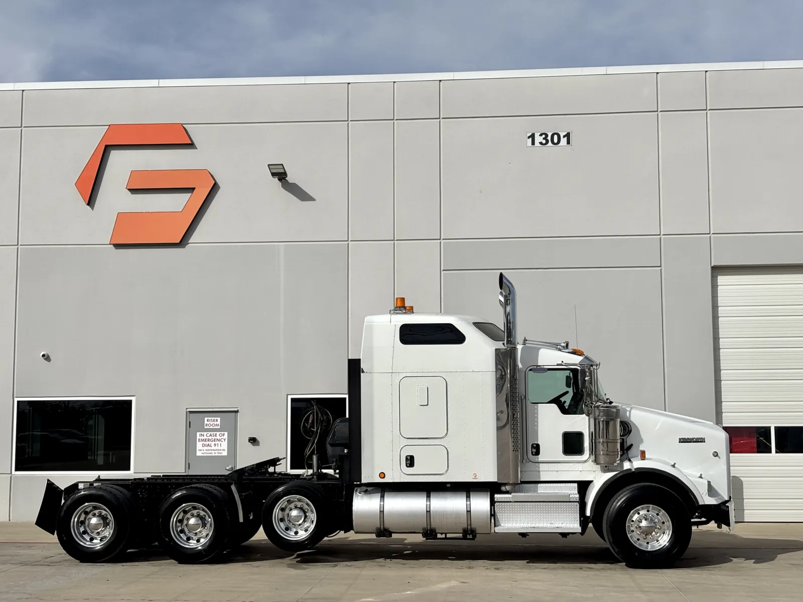 2020 Kenworth T800 - image 3