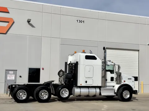 More photos of 2020 KENWORTH T800 at Forge Truck Centers - Texas, TX