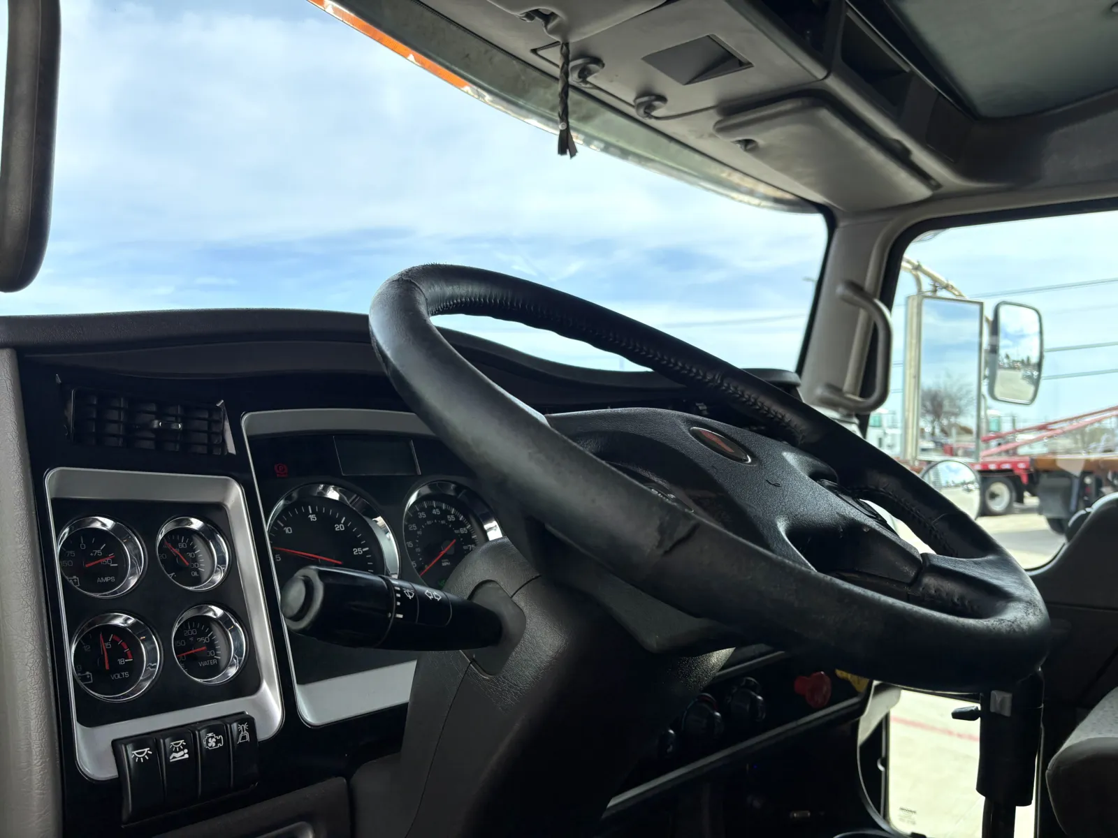 2020 Kenworth T800 - image 15