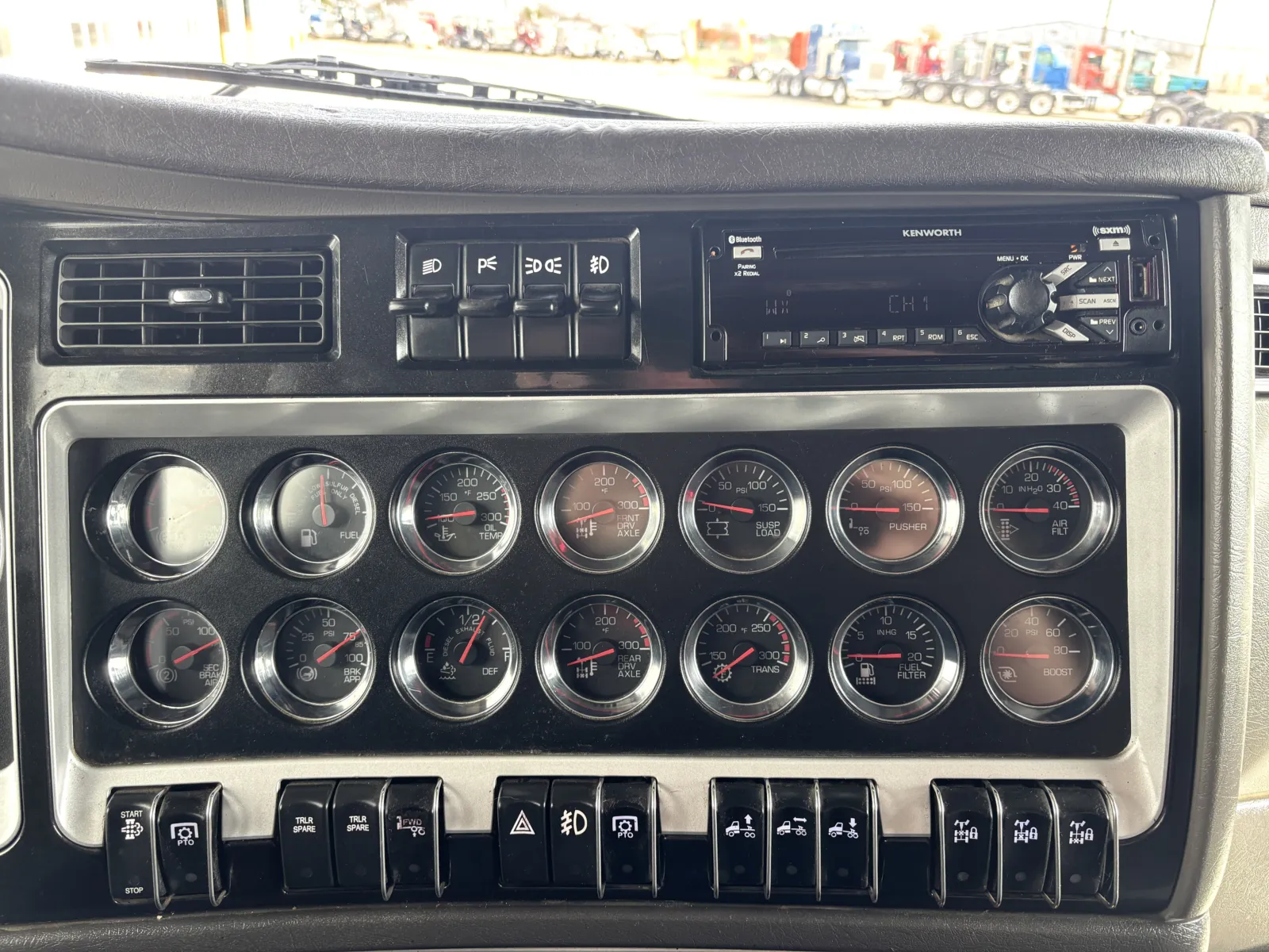 2020 Kenworth T800 - image 18